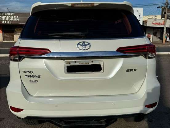TOYOTA-HILUX SW4-2.8 SRX 4X4 7 LUGARES 16V TURBO INTERCOOLER DIESEL 4P AUTOMÁTICO TOYOTA-HILUX SW4-2016