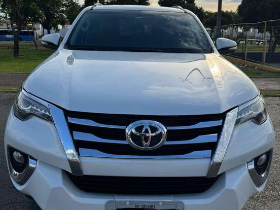 TOYOTA-HILUX SW4-2.8 SRX 4X4 7 LUGARES 16V TURBO INTERCOOLER DIESEL 4P AUTOMÁTICO TOYOTA-HILUX SW4-2016