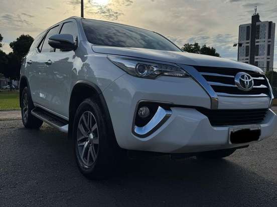TOYOTA-HILUX SW4-2.8 SRX 4X4 7 LUGARES 16V TURBO INTERCOOLER DIESEL 4P AUTOMÁTICO TOYOTA-HILUX SW4-2016