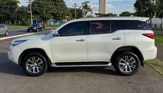 TOYOTA-HILUX SW4-2016