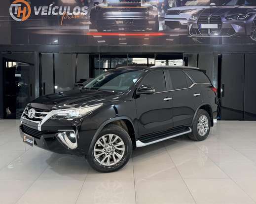 TOYOTA-HILUX SW4-2.8 SRX 4X4 7 LUGARES 16V TURBO INTERCOOLER DIESEL 4P AUTOMÁTICO TOYOTA-HILUX SW4-2019