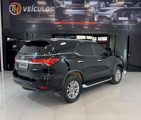 TOYOTA-HILUX SW4-2.8 SRX 4X4 7 LUGARES 16V TURBO INTERCOOLER DIESEL 4P AUTOMÁTICO TOYOTA-HILUX SW4-2019