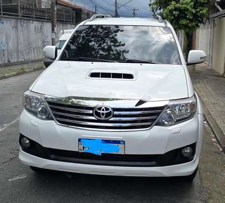 TOYOTA-HILUX SW4-2014
