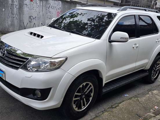 TOYOTA-HILUX SW4-3.0 SRV 4X4 7 LUGARES 16V TURBO INTERCOOLER DIESEL 4P AUTOMÁTICO TOYOTA-HILUX SW4-2014