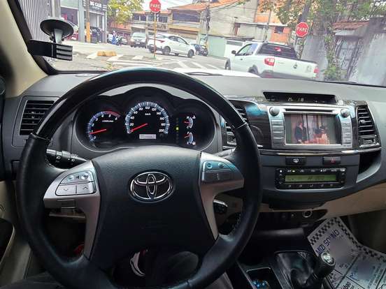 TOYOTA-HILUX SW4-3.0 SRV 4X4 7 LUGARES 16V TURBO INTERCOOLER DIESEL 4P AUTOMÁTICO TOYOTA-HILUX SW4-2014