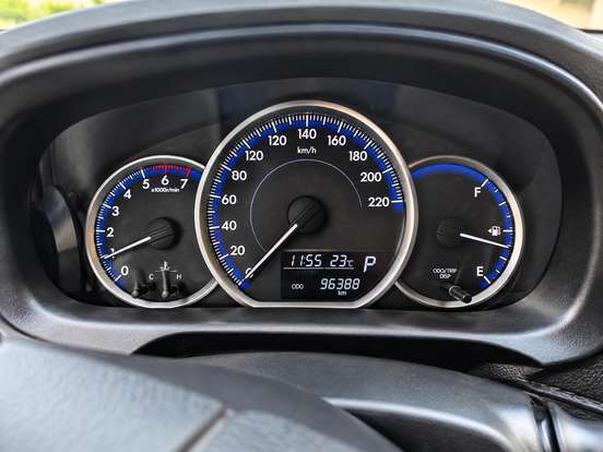 TOYOTA-YARIS-2023