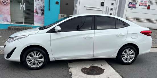 TOYOTA-YARIS-2019