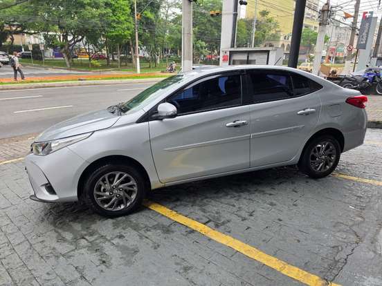 TOYOTA-YARIS-2023