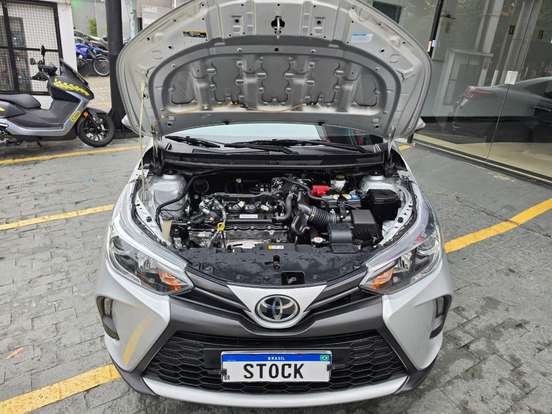 TOYOTA-YARIS-2023