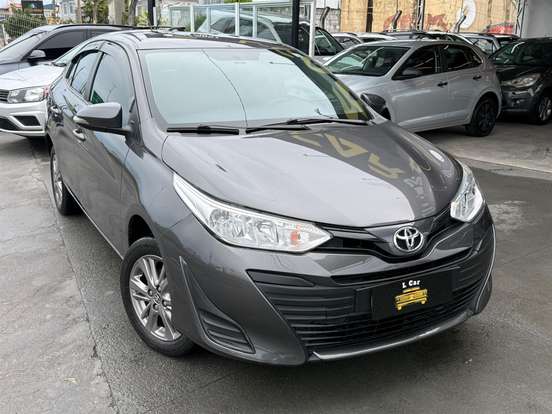 TOYOTA-YARIS-2021