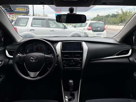 TOYOTA-YARIS-2021