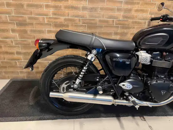 TRIUMPH-BONNEVILLE T100 900 TRIUMPH-BONNEVILLE T100 900-2022