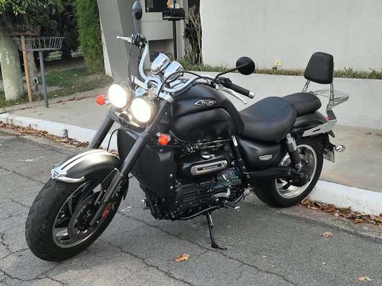TRIUMPH-ROCKET III ROADSTER-2013