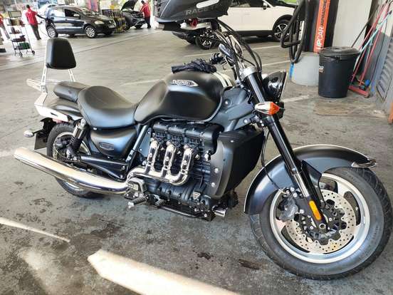 TRIUMPH-ROCKET III ROADSTER-2013