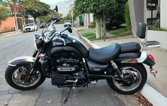 TRIUMPH-ROCKET III ROADSTER-2013