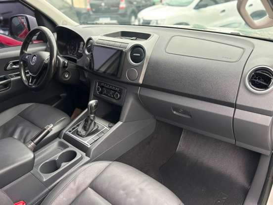 VOLKSWAGEN-AMAROK-2015