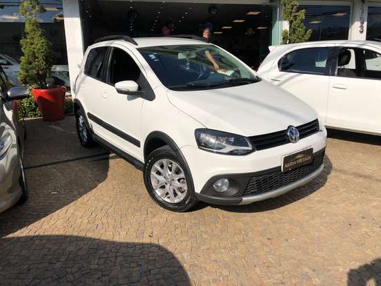 VOLKSWAGEN-CROSSFOX-2014