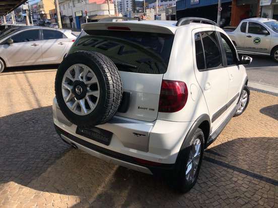 VOLKSWAGEN-CROSSFOX-2014