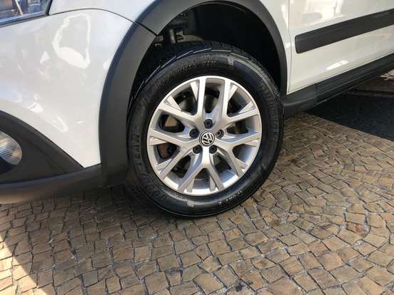 VOLKSWAGEN-CROSSFOX-2014