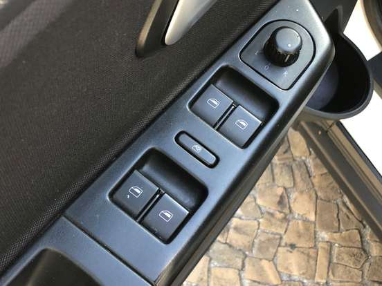 VOLKSWAGEN-CROSSFOX-2014