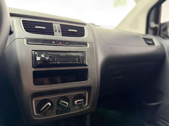 VOLKSWAGEN-FOX-2014