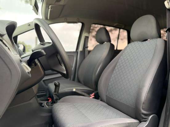VOLKSWAGEN-FOX-2014