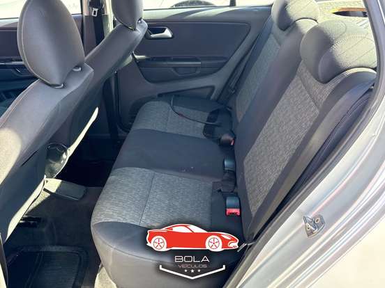 VOLKSWAGEN-FOX-2012