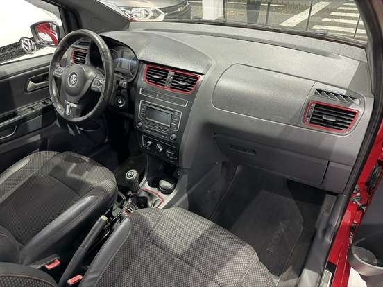 VOLKSWAGEN-FOX-1.6 MI ROCK IN RIO 8V FLEX 4P MANUAL VOLKSWAGEN-FOX-2013