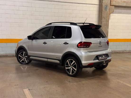 VOLKSWAGEN-FOX-2019