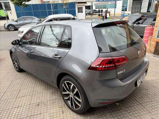 VOLKSWAGEN-GOLF-2017