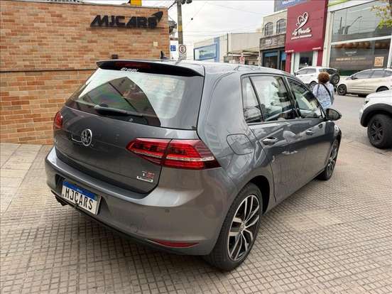 VOLKSWAGEN-GOLF-2017