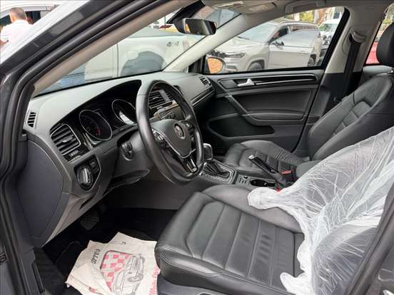 VOLKSWAGEN-GOLF-2017