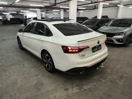 VOLKSWAGEN-JETTA-2023