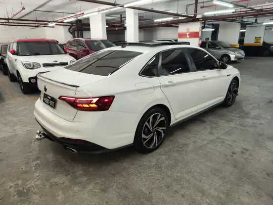 VOLKSWAGEN-JETTA-2023
