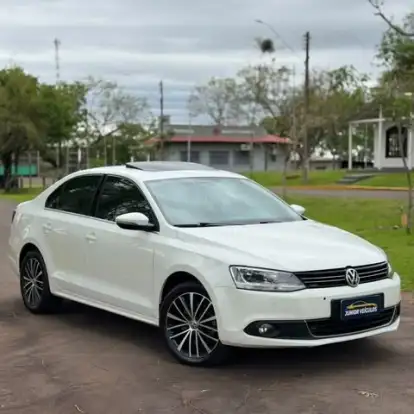 VOLKSWAGEN-JETTA-2013