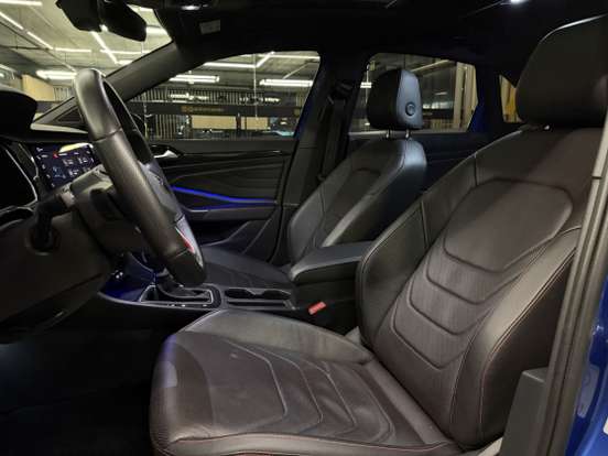VOLKSWAGEN-JETTA-2023