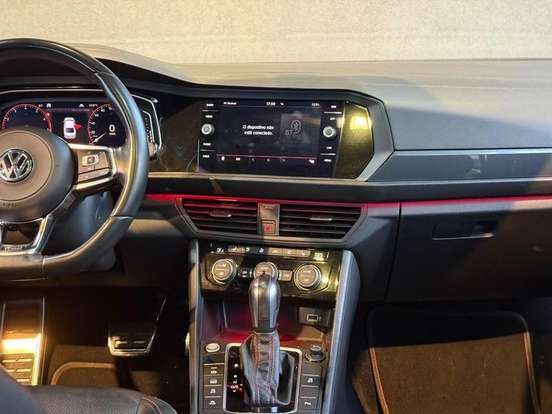 VOLKSWAGEN-JETTA-2020