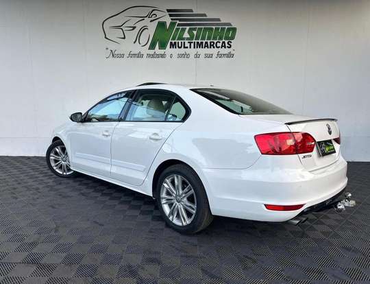 VOLKSWAGEN-JETTA-2013