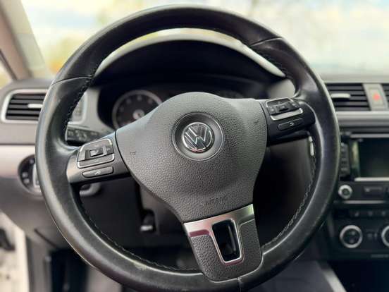 VOLKSWAGEN-JETTA-2.0 COMFORTLINE FLEX 4P TIPTRONIC VOLKSWAGEN-JETTA-2012