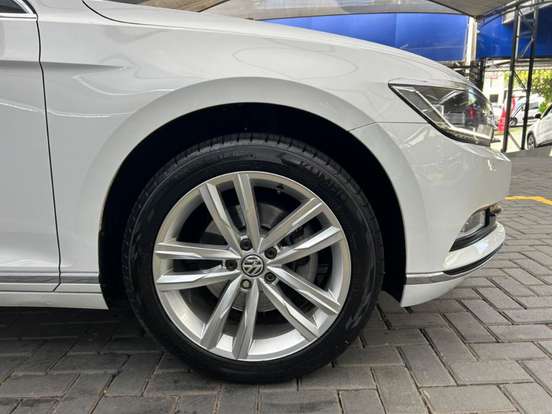 VOLKSWAGEN-PASSAT-2.0 16V TSI BLUEMOTION GASOLINA HIGHLINE 4P DSG VOLKSWAGEN-PASSAT-2018