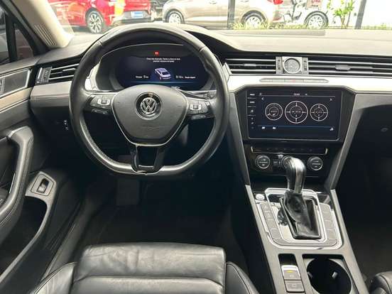 VOLKSWAGEN-PASSAT-2018
