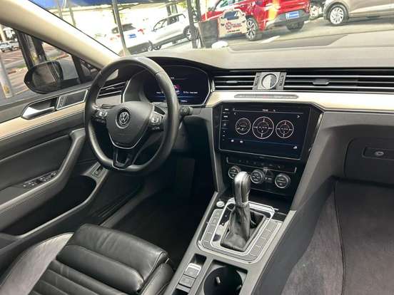 VOLKSWAGEN-PASSAT-2018