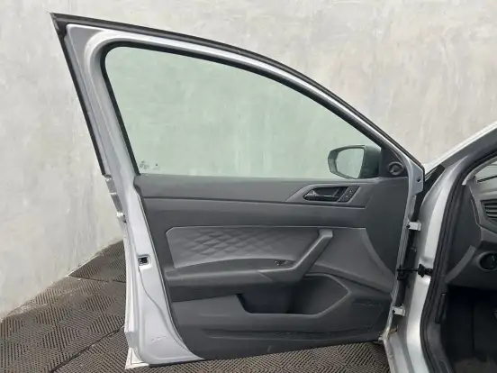 VOLKSWAGEN-POLO-2024