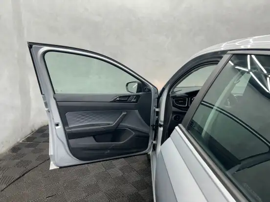 VOLKSWAGEN-POLO-2025