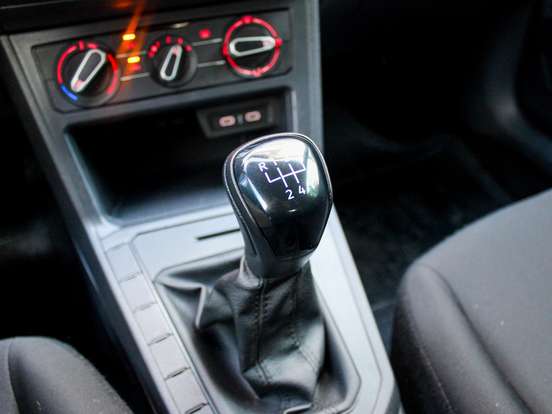 VOLKSWAGEN-POLO-2023