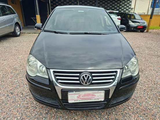 VOLKSWAGEN-POLO SEDAN-2011