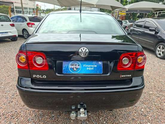 VOLKSWAGEN-POLO SEDAN-2011