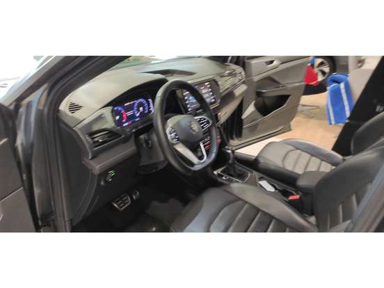 VOLKSWAGEN-TAOS-2023
