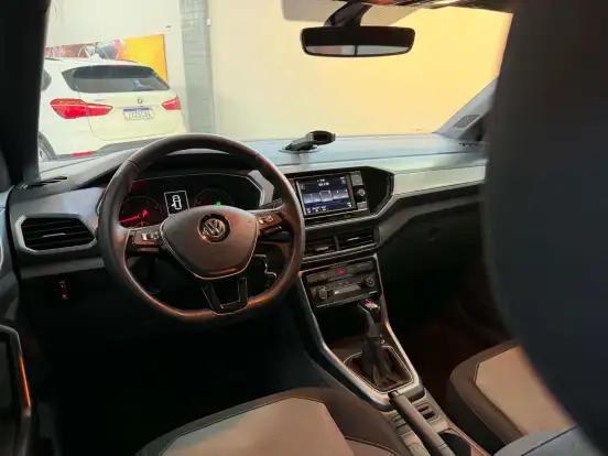VOLKSWAGEN-T-CROSS-2019
