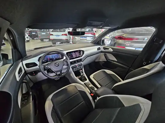 VOLKSWAGEN-T-CROSS-2020